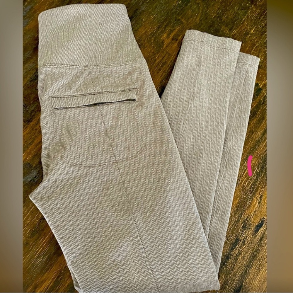 Athletes Tan/Brown Leggings XS with Pockets EUC